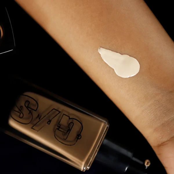 Guerniss G/S Black Truffle Luxury Golden Beauty Foundation 35ml - G01 - Image 1